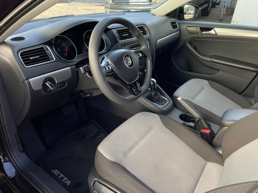 Used Volkswagen Jetta 1.4T S Auto 2017 | Green Light Auto. Corona, California Used Volkswagen Jetta 1.4T S Auto 2017 | Green Light Auto. Corona, California