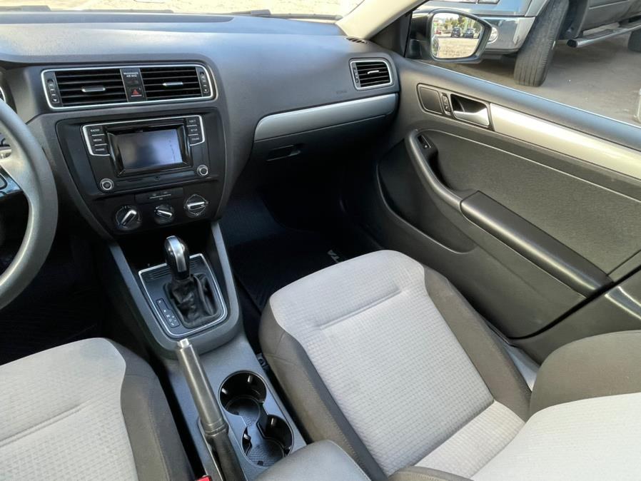 Used Volkswagen Jetta 1.4T S Auto 2017 | Green Light Auto. Corona, California Used Volkswagen Jetta 1.4T S Auto 2017 | Green Light Auto. Corona, California