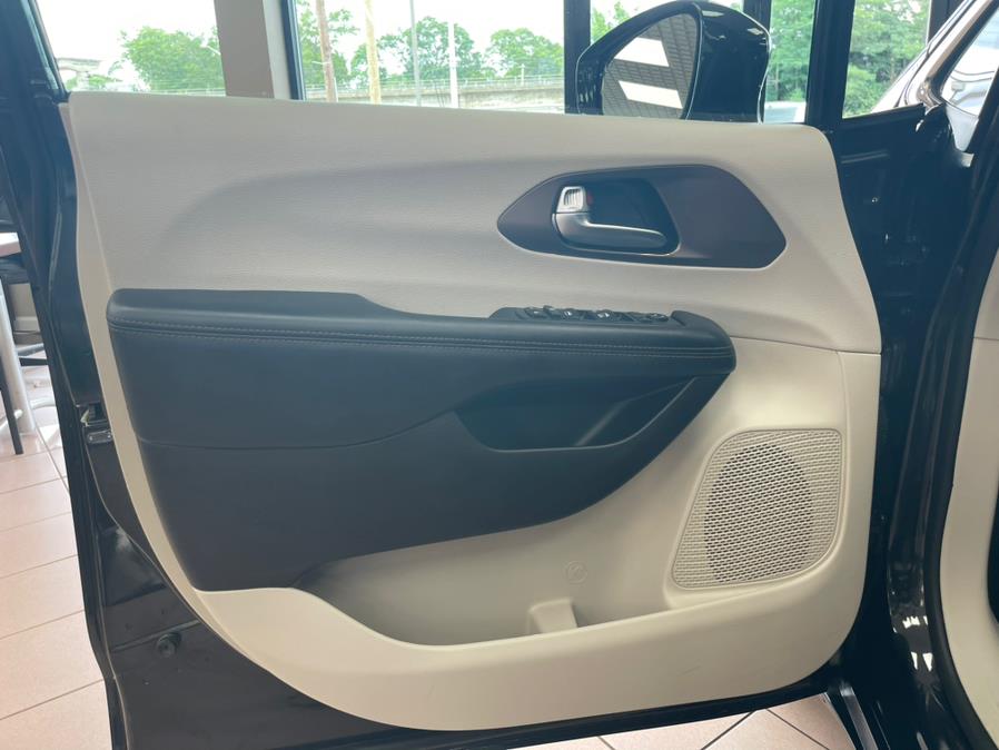 2019 Chrysler Pacifica Touring L FWD, available for sale in Massapequa Park, New York | Power Motors East. Massapequa Park, New York 2019 Chrysler Pacifica Touring L FWD, available for sale in Massapequa Park, New York | Power Motors East. Massapequa Park, New York