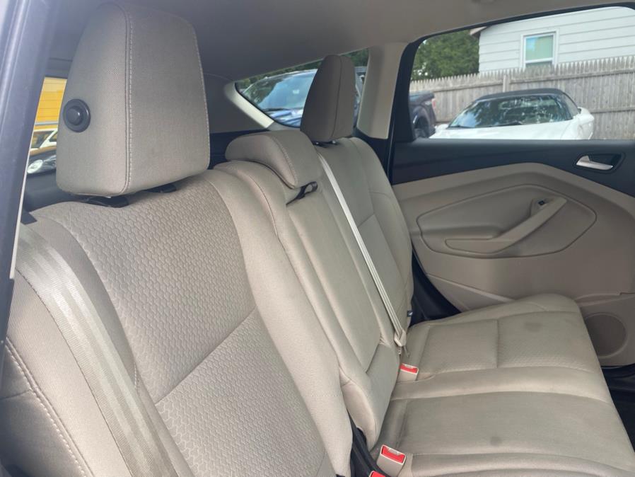 2018 Ford Escape SE 4WD, available for sale in Agawam, Massachusetts | Malkoon Motors. Agawam, Massachusetts 2018 Ford Escape SE 4WD, available for sale in Agawam, Massachusetts | Malkoon Motors. Agawam, Massachusetts