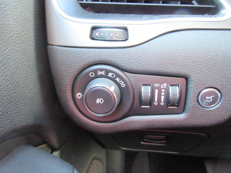 2019 Jeep Cherokee Latitude Plus 4x4, available for sale in Linden, New Jersey | Route 27 Auto Mall. Linden, New Jersey 2019 Jeep Cherokee Latitude Plus 4x4, available for sale in Linden, New Jersey | Route 27 Auto Mall. Linden, New Jersey