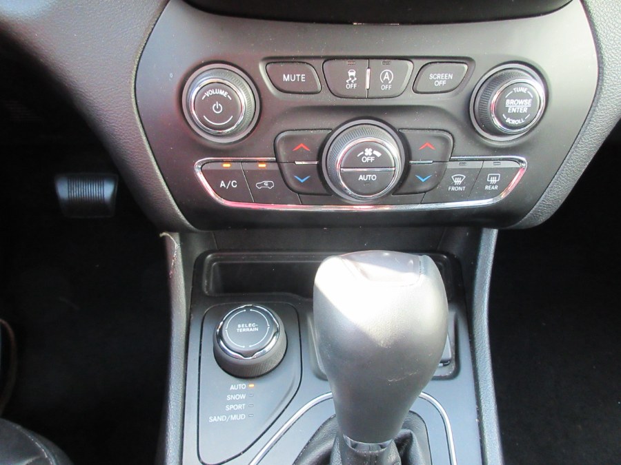 2019 Jeep Cherokee Latitude Plus 4x4, available for sale in Linden, New Jersey | Route 27 Auto Mall. Linden, New Jersey 2019 Jeep Cherokee Latitude Plus 4x4, available for sale in Linden, New Jersey | Route 27 Auto Mall. Linden, New Jersey