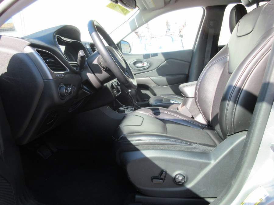 2019 Jeep Cherokee Latitude Plus 4x4, available for sale in Linden, New Jersey | Route 27 Auto Mall. Linden, New Jersey 2019 Jeep Cherokee Latitude Plus 4x4, available for sale in Linden, New Jersey | Route 27 Auto Mall. Linden, New Jersey