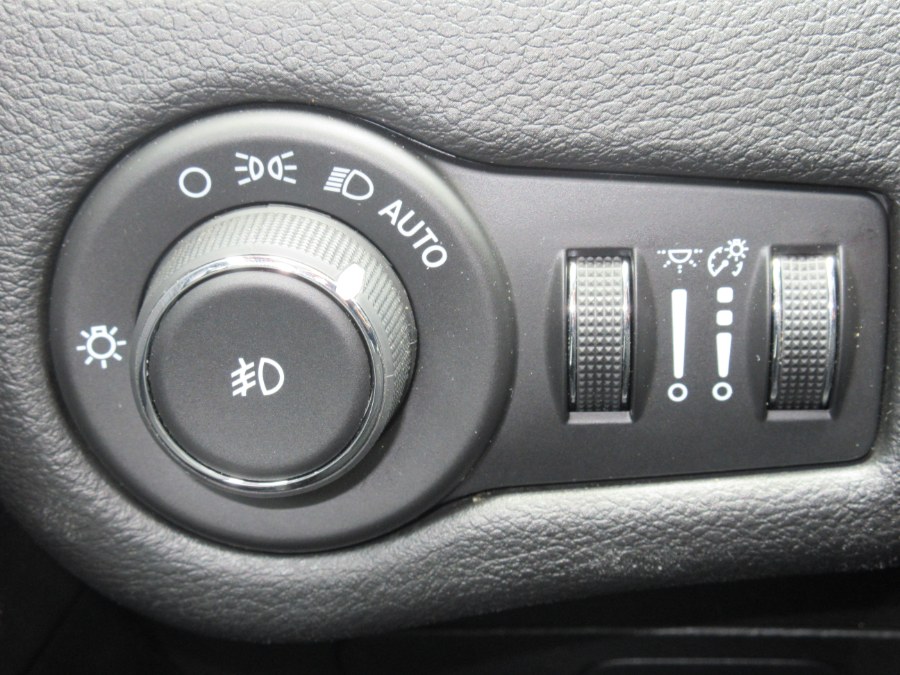 2019 Jeep Cherokee Latitude Plus 4x4, available for sale in Linden, New Jersey | Route 27 Auto Mall. Linden, New Jersey 2019 Jeep Cherokee Latitude Plus 4x4, available for sale in Linden, New Jersey | Route 27 Auto Mall. Linden, New Jersey