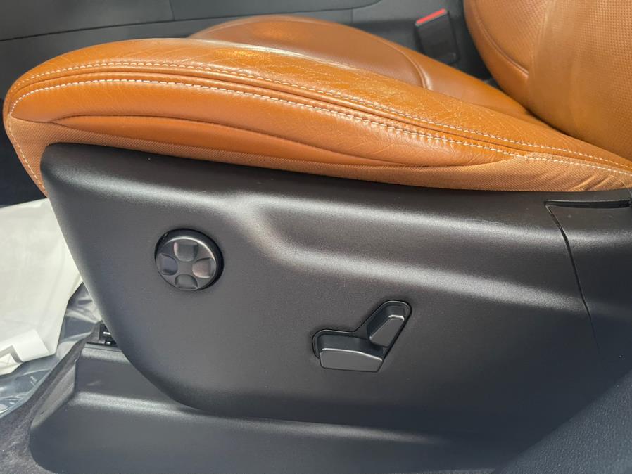 2016 Jeep Grand Cherokee 4WD 4dr SRT, available for sale in Massapequa Park, New York | Power Motors East. Massapequa Park, New York 2016 Jeep Grand Cherokee 4WD 4dr SRT, available for sale in Massapequa Park, New York | Power Motors East. Massapequa Park, New York