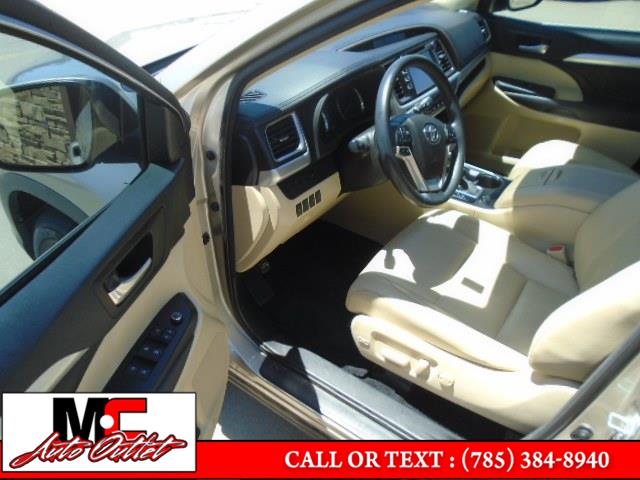 Used Toyota Highlander FWD 4dr V6 XLE (Natl) 2015 | M C Auto Outlet Inc. Colby, Kansas Used Toyota Highlander FWD 4dr V6 XLE (Natl) 2015 | M C Auto Outlet Inc. Colby, Kansas