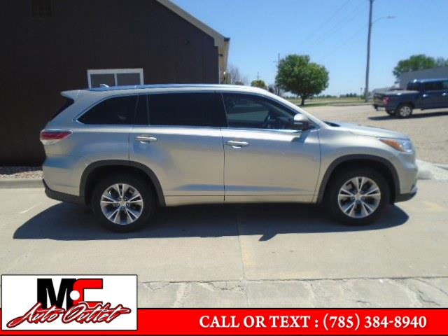 Used Toyota Highlander FWD 4dr V6 XLE (Natl) 2015 | M C Auto Outlet Inc. Colby, Kansas Used Toyota Highlander FWD 4dr V6 XLE (Natl) 2015 | M C Auto Outlet Inc. Colby, Kansas