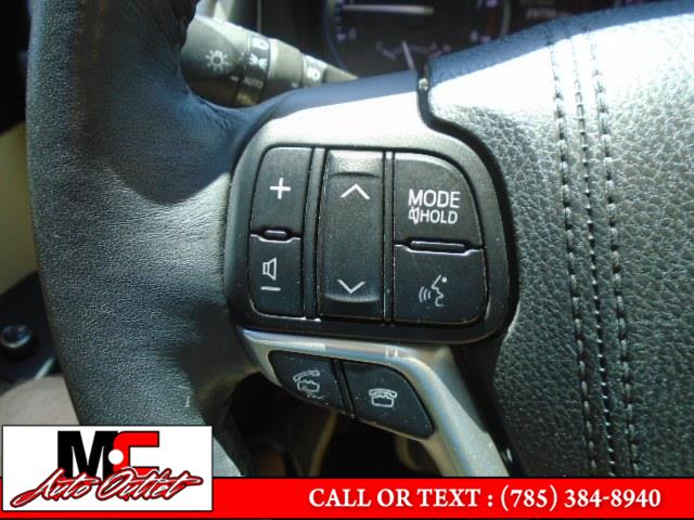 Used Toyota Highlander FWD 4dr V6 XLE (Natl) 2015 | M C Auto Outlet Inc. Colby, Kansas Used Toyota Highlander FWD 4dr V6 XLE (Natl) 2015 | M C Auto Outlet Inc. Colby, Kansas