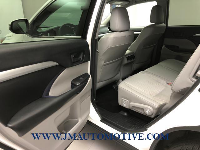 2016 Toyota Highlander AWD 4dr V6 LE Plus, available for sale in Naugatuck, Connecticut | J&M Automotive Sls&Svc LLC. Naugatuck, Connecticut 2016 Toyota Highlander AWD 4dr V6 LE Plus, available for sale in Naugatuck, Connecticut | J&M Automotive Sls&Svc LLC. Naugatuck, Connecticut