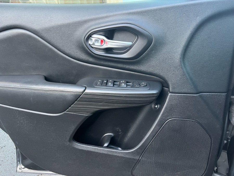 2015 Jeep Cherokee 4WD 4dr Limited, available for sale in Bristol, Connecticut | Bristol Auto Center LLC. Bristol, Connecticut 2015 Jeep Cherokee 4WD 4dr Limited, available for sale in Bristol, Connecticut | Bristol Auto Center LLC. Bristol, Connecticut