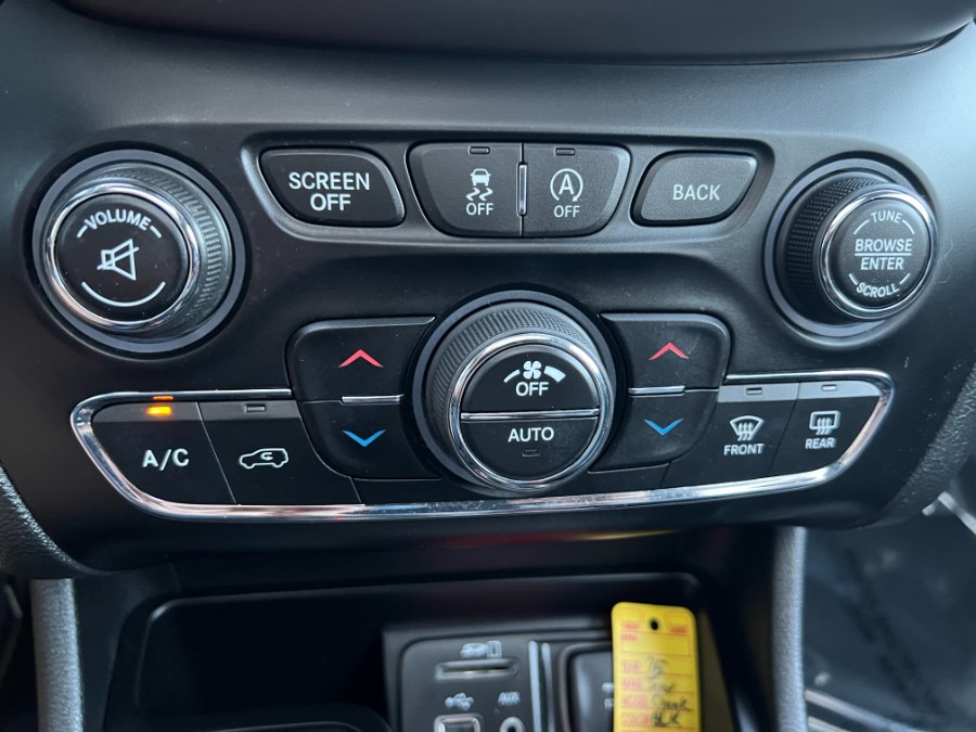2015 Jeep Cherokee 4WD 4dr Limited, available for sale in Bristol, Connecticut | Bristol Auto Center LLC. Bristol, Connecticut 2015 Jeep Cherokee 4WD 4dr Limited, available for sale in Bristol, Connecticut | Bristol Auto Center LLC. Bristol, Connecticut