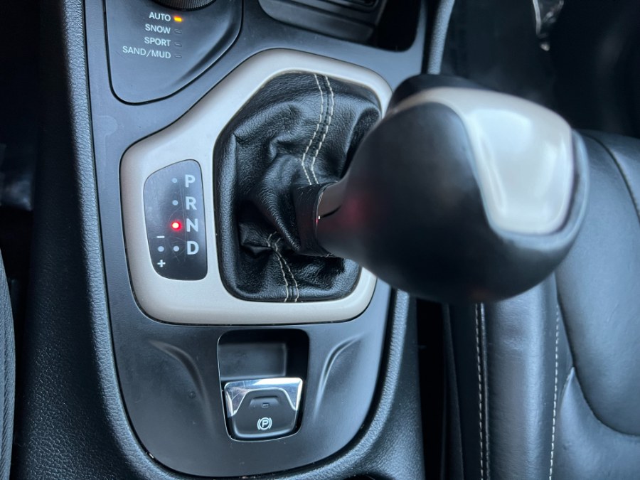 2015 Jeep Cherokee 4WD 4dr Limited, available for sale in Bristol, Connecticut | Bristol Auto Center LLC. Bristol, Connecticut 2015 Jeep Cherokee 4WD 4dr Limited, available for sale in Bristol, Connecticut | Bristol Auto Center LLC. Bristol, Connecticut