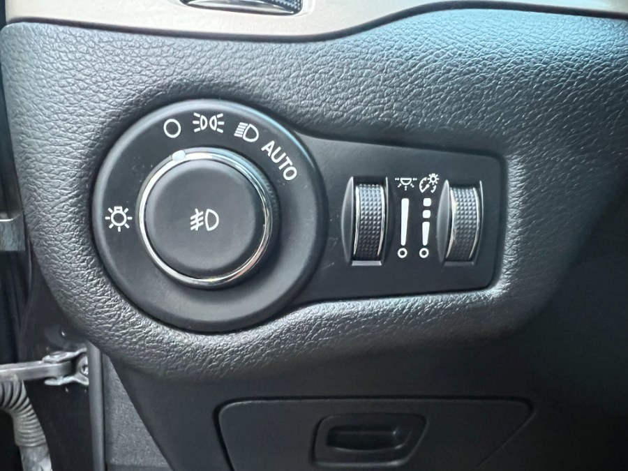 2015 Jeep Cherokee 4WD 4dr Limited, available for sale in Bristol, Connecticut | Bristol Auto Center LLC. Bristol, Connecticut 2015 Jeep Cherokee 4WD 4dr Limited, available for sale in Bristol, Connecticut | Bristol Auto Center LLC. Bristol, Connecticut