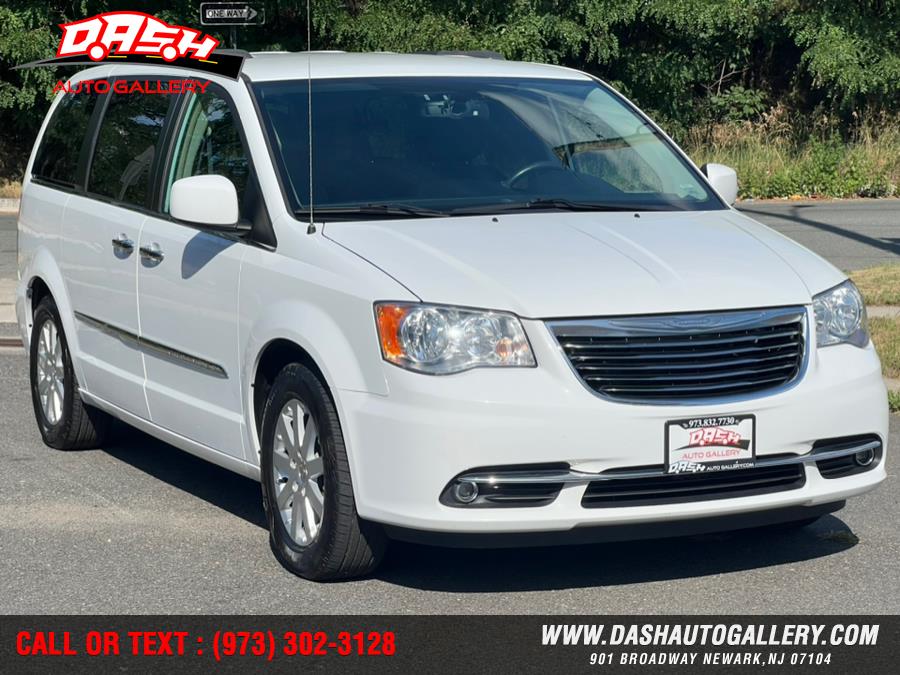 2016 Chrysler Town & Country 4dr Wgn Touring, available for sale in Newark, New Jersey | Dash Auto Gallery Inc.. Newark, New Jersey