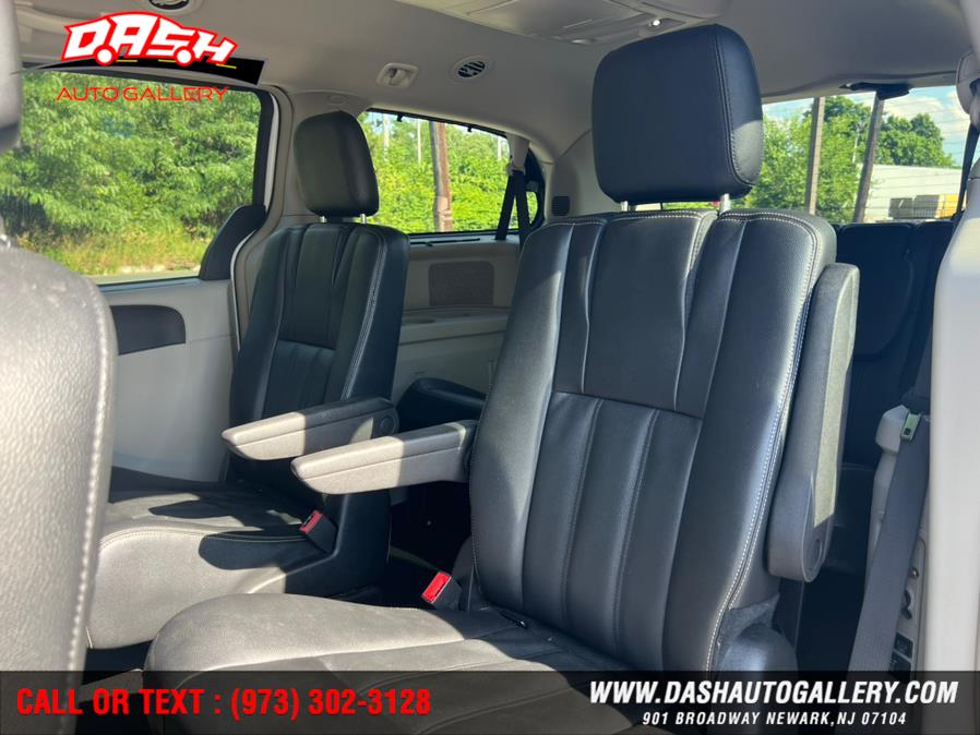 Used Chrysler Town & Country 4dr Wgn Touring 2016 | Dash Auto Gallery Inc.. Newark, New Jersey Used Chrysler Town & Country 4dr Wgn Touring 2016 | Dash Auto Gallery Inc.. Newark, New Jersey