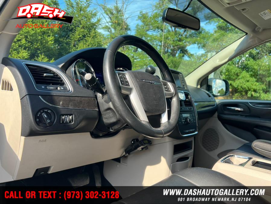 Used Chrysler Town & Country 4dr Wgn Touring 2016 | Dash Auto Gallery Inc.. Newark, New Jersey Used Chrysler Town & Country 4dr Wgn Touring 2016 | Dash Auto Gallery Inc.. Newark, New Jersey