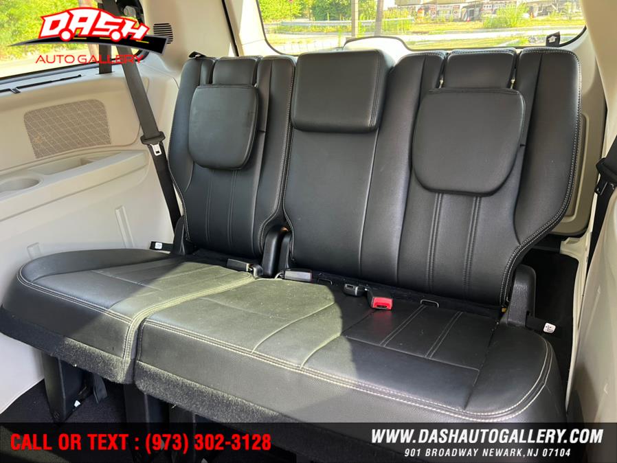 Used Chrysler Town & Country 4dr Wgn Touring 2016 | Dash Auto Gallery Inc.. Newark, New Jersey Used Chrysler Town & Country 4dr Wgn Touring 2016 | Dash Auto Gallery Inc.. Newark, New Jersey