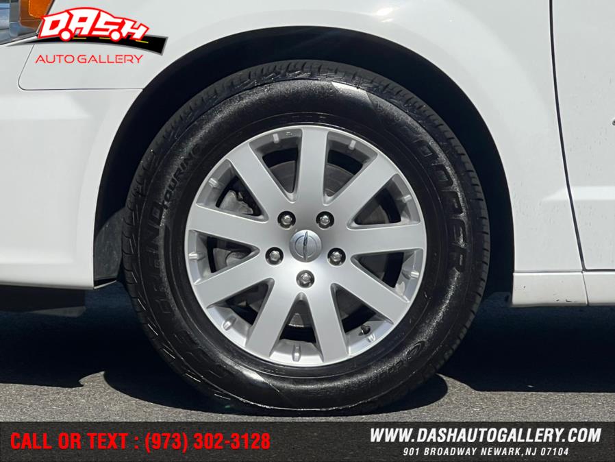 Used Chrysler Town & Country 4dr Wgn Touring 2016 | Dash Auto Gallery Inc.. Newark, New Jersey Used Chrysler Town & Country 4dr Wgn Touring 2016 | Dash Auto Gallery Inc.. Newark, New Jersey