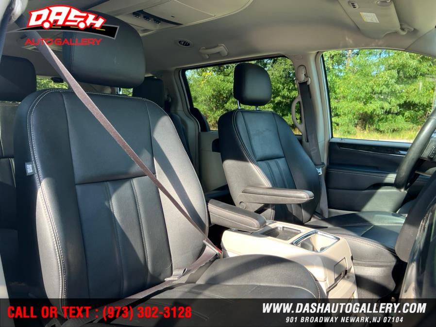 Used Chrysler Town & Country 4dr Wgn Touring 2016 | Dash Auto Gallery Inc.. Newark, New Jersey Used Chrysler Town & Country 4dr Wgn Touring 2016 | Dash Auto Gallery Inc.. Newark, New Jersey