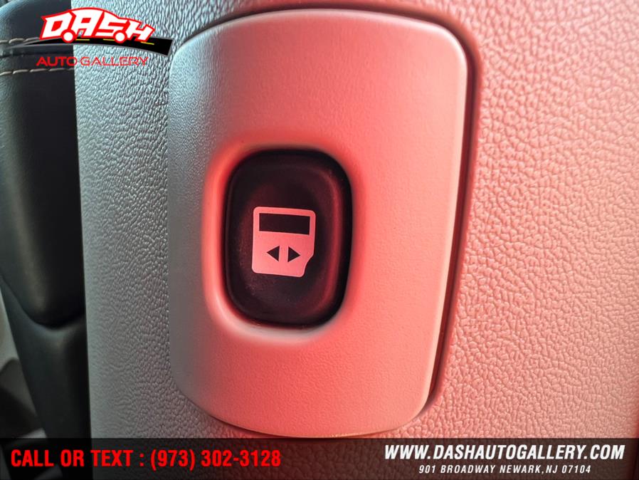 Used Chrysler Town & Country 4dr Wgn Touring 2016 | Dash Auto Gallery Inc.. Newark, New Jersey Used Chrysler Town & Country 4dr Wgn Touring 2016 | Dash Auto Gallery Inc.. Newark, New Jersey