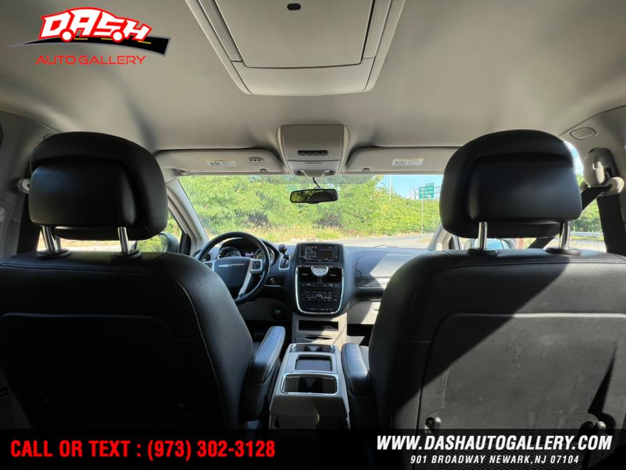 Used Chrysler Town & Country 4dr Wgn Touring 2016 | Dash Auto Gallery Inc.. Newark, New Jersey Used Chrysler Town & Country 4dr Wgn Touring 2016 | Dash Auto Gallery Inc.. Newark, New Jersey
