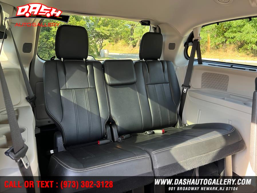 Used Chrysler Town & Country 4dr Wgn Touring 2016 | Dash Auto Gallery Inc.. Newark, New Jersey Used Chrysler Town & Country 4dr Wgn Touring 2016 | Dash Auto Gallery Inc.. Newark, New Jersey