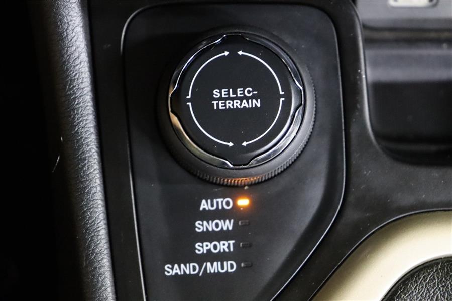 Used Jeep Cherokee LATITUDE 2014 | Fast Track Motors. Paterson, New Jersey Used Jeep Cherokee LATITUDE 2014 | Fast Track Motors. Paterson, New Jersey