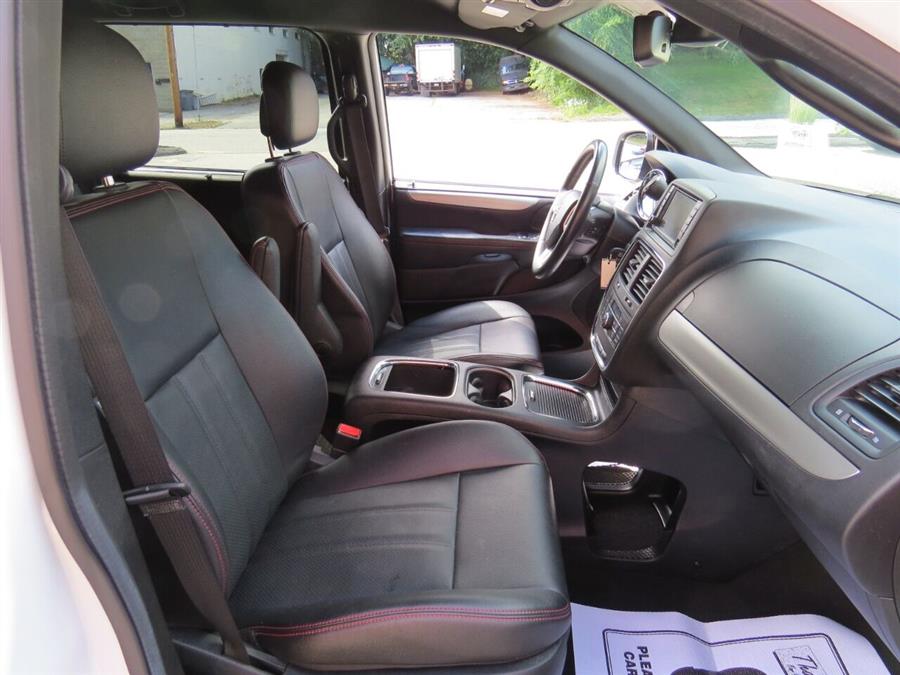 Used Dodge Grand Caravan GT 4dr Mini Van 2018 | Lake City Exports Inc. Auburn, Maine Used Dodge Grand Caravan GT 4dr Mini Van 2018 | Lake City Exports Inc. Auburn, Maine