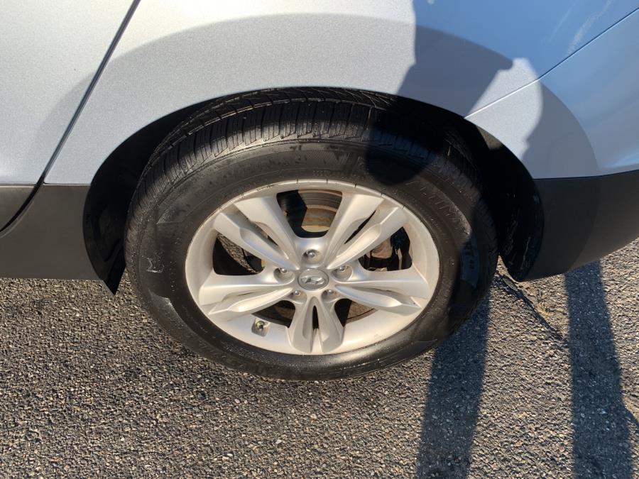 Used Hyundai Tucson AWD 4dr Auto GLS 2012 | Absolute Motors Inc. Springfield, Massachusetts Used Hyundai Tucson AWD 4dr Auto GLS 2012 | Absolute Motors Inc. Springfield, Massachusetts