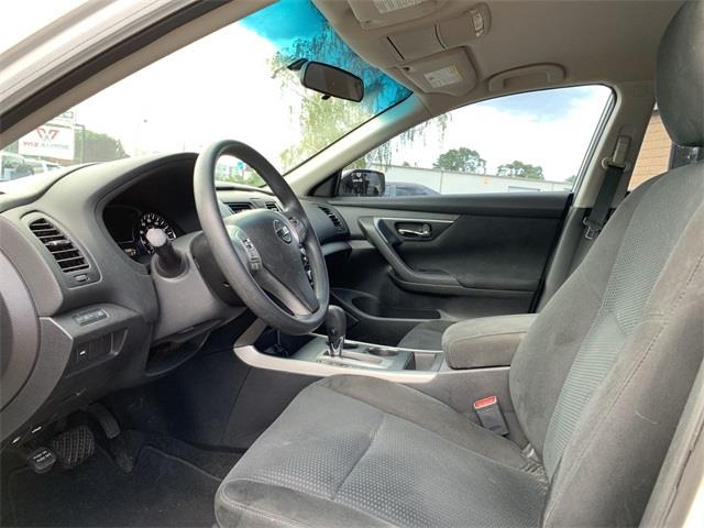 Used Nissan Altima 2.5 S 2015 | Wiz Leasing Inc. Stratford, Connecticut Used Nissan Altima 2.5 S 2015 | Wiz Leasing Inc. Stratford, Connecticut