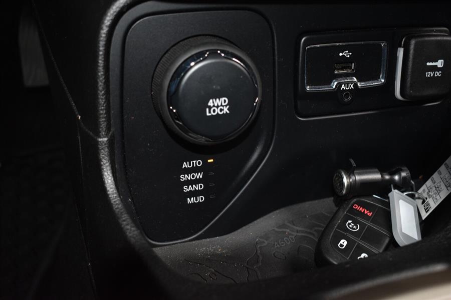 Used Jeep Renegade Latitude 4x4 4dr SUV 2017 | Camy Cars. Great Neck, New York Used Jeep Renegade Latitude 4x4 4dr SUV 2017 | Camy Cars. Great Neck, New York