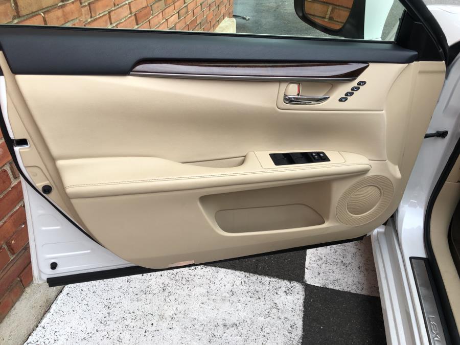 Used Lexus ES 350 4dr Sdn 2015 | National Auto Brokers, Inc.. Waterbury, Connecticut Used Lexus ES 350 4dr Sdn 2015 | National Auto Brokers, Inc.. Waterbury, Connecticut