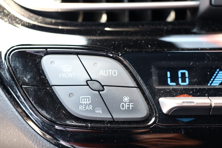 Used Toyota C-HR LE FWD (Natl) 2019 | Hillside Auto Mall Inc.. Jamaica, New York Used Toyota C-HR LE FWD (Natl) 2019 | Hillside Auto Mall Inc.. Jamaica, New York
