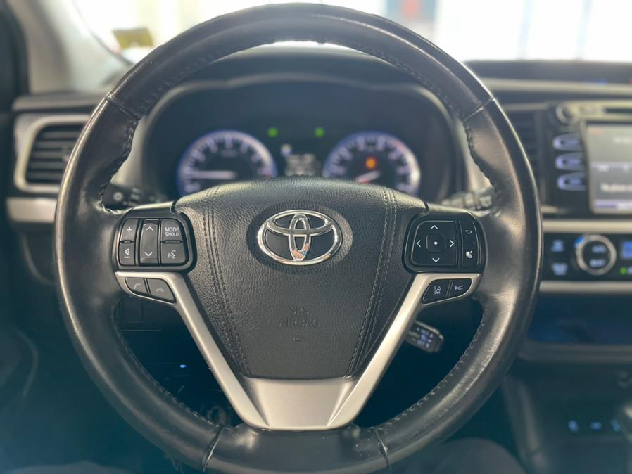 2019 Toyota Highlander SE SE V6 AWD (Natl), available for sale in Hollis, New York | Jamaica 26 Motors. Hollis, New York 2019 Toyota Highlander SE SE V6 AWD (Natl), available for sale in Hollis, New York | Jamaica 26 Motors. Hollis, New York