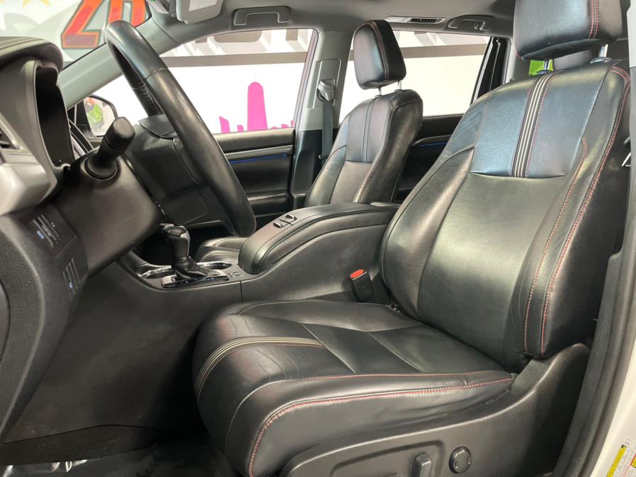 2019 Toyota Highlander SE SE V6 AWD (Natl), available for sale in Hollis, New York | Jamaica 26 Motors. Hollis, New York 2019 Toyota Highlander SE SE V6 AWD (Natl), available for sale in Hollis, New York | Jamaica 26 Motors. Hollis, New York