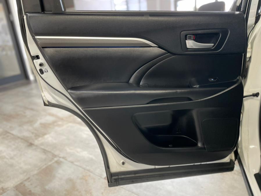2019 Toyota Highlander SE SE V6 AWD (Natl), available for sale in Hollis, New York | Jamaica 26 Motors. Hollis, New York 2019 Toyota Highlander SE SE V6 AWD (Natl), available for sale in Hollis, New York | Jamaica 26 Motors. Hollis, New York