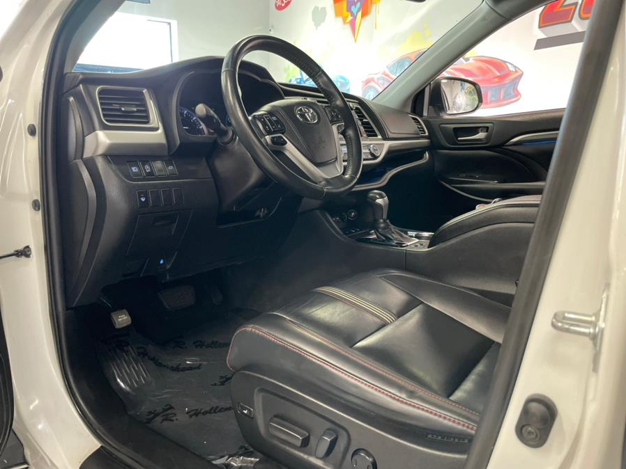 2019 Toyota Highlander SE SE V6 AWD (Natl), available for sale in Hollis, New York | Jamaica 26 Motors. Hollis, New York 2019 Toyota Highlander SE SE V6 AWD (Natl), available for sale in Hollis, New York | Jamaica 26 Motors. Hollis, New York