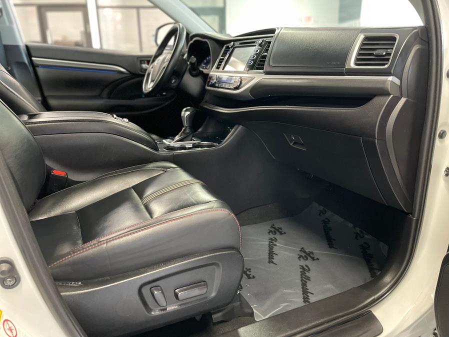 2019 Toyota Highlander SE SE V6 AWD (Natl), available for sale in Hollis, New York | Jamaica 26 Motors. Hollis, New York 2019 Toyota Highlander SE SE V6 AWD (Natl), available for sale in Hollis, New York | Jamaica 26 Motors. Hollis, New York