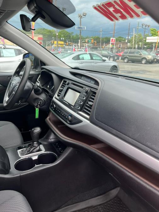 Used Toyota Highlander LE Plus V6 AWD (Natl) 2019 | NJ Used Cars Center. Irvington, New Jersey Used Toyota Highlander LE Plus V6 AWD (Natl) 2019 | NJ Used Cars Center. Irvington, New Jersey