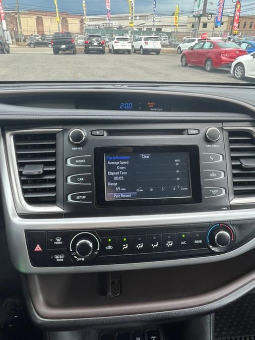 Used Toyota Highlander LE Plus V6 AWD (Natl) 2019 | NJ Used Cars Center. Irvington, New Jersey Used Toyota Highlander LE Plus V6 AWD (Natl) 2019 | NJ Used Cars Center. Irvington, New Jersey