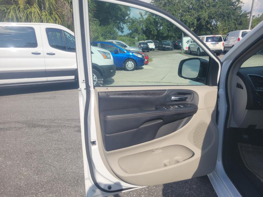 Used Chrysler Town & Country 4dr Wgn Touring 2014 | Ideal Auto Sales & Repairs. Orlando, Florida Used Chrysler Town & Country 4dr Wgn Touring 2014 | Ideal Auto Sales & Repairs. Orlando, Florida