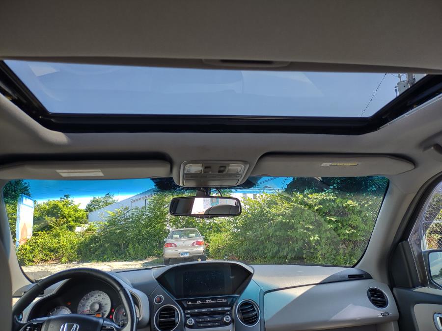 2012 Honda Pilot 4WD 4dr EX-L w/Navi, available for sale in Milford, Connecticut | Dealertown Auto Wholesalers. Milford, Connecticut 2012 Honda Pilot 4WD 4dr EX-L w/Navi, available for sale in Milford, Connecticut | Dealertown Auto Wholesalers. Milford, Connecticut