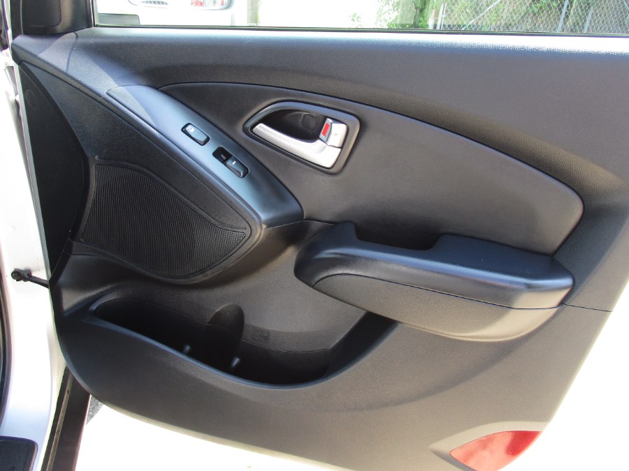 2012 Hyundai Tucson AWD 4dr Auto GLS, available for sale in West Babylon, New York | New Gen Auto Group. West Babylon, New York 2012 Hyundai Tucson AWD 4dr Auto GLS, available for sale in West Babylon, New York | New Gen Auto Group. West Babylon, New York