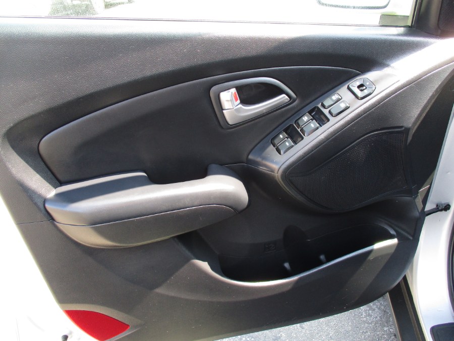 2012 Hyundai Tucson AWD 4dr Auto GLS, available for sale in West Babylon, New York | New Gen Auto Group. West Babylon, New York 2012 Hyundai Tucson AWD 4dr Auto GLS, available for sale in West Babylon, New York | New Gen Auto Group. West Babylon, New York