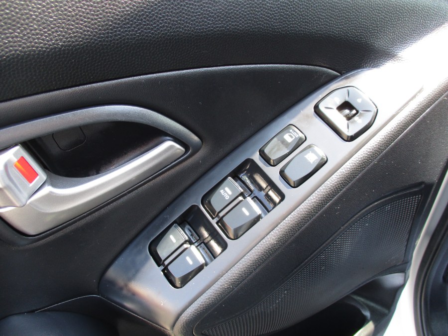 2012 Hyundai Tucson AWD 4dr Auto GLS, available for sale in West Babylon, New York | New Gen Auto Group. West Babylon, New York 2012 Hyundai Tucson AWD 4dr Auto GLS, available for sale in West Babylon, New York | New Gen Auto Group. West Babylon, New York