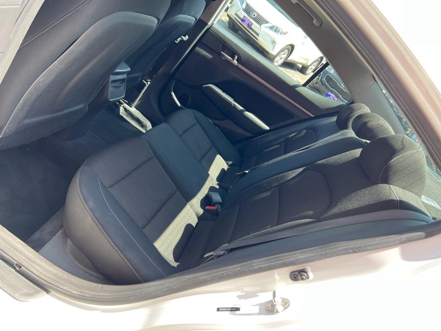 2018 Hyundai Elantra SEL 2.0L Auto, available for sale in Waterbury, Connecticut | National Auto Brokers, Inc.. Waterbury, Connecticut 2018 Hyundai Elantra SEL 2.0L Auto, available for sale in Waterbury, Connecticut | National Auto Brokers, Inc.. Waterbury, Connecticut