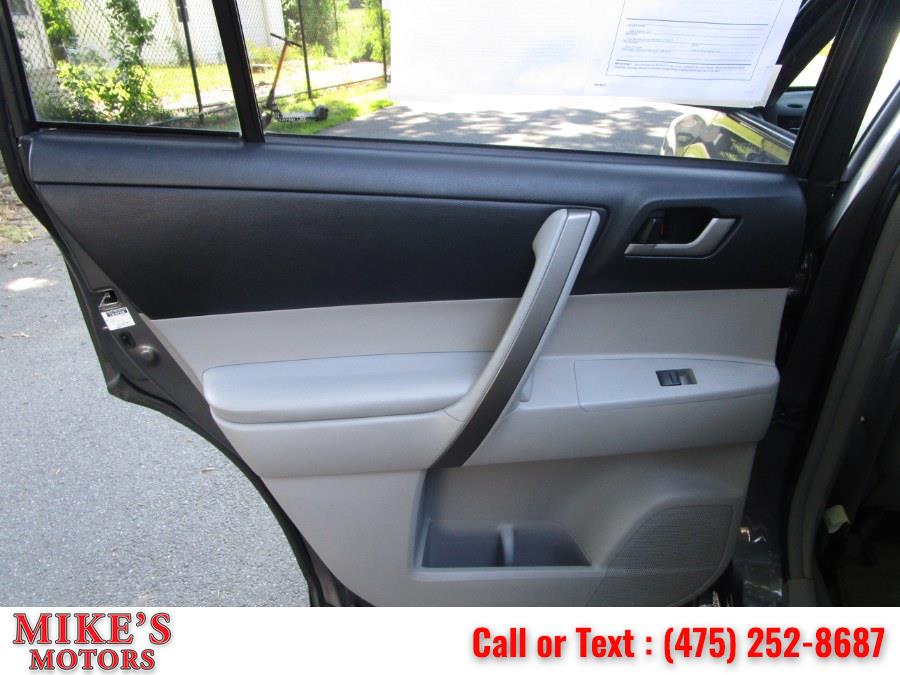 Used Toyota Highlander 4WD 4dr Sport 2008 | Mike's Motors LLC. Stratford, Connecticut Used Toyota Highlander 4WD 4dr Sport 2008 | Mike's Motors LLC. Stratford, Connecticut