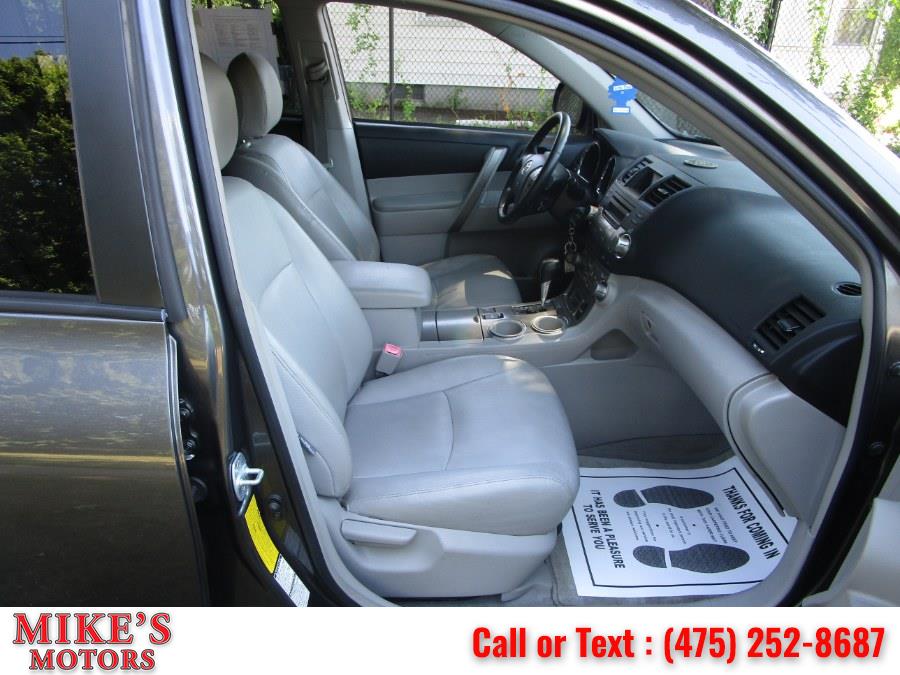 Used Toyota Highlander 4WD 4dr Sport 2008 | Mike's Motors LLC. Stratford, Connecticut Used Toyota Highlander 4WD 4dr Sport 2008 | Mike's Motors LLC. Stratford, Connecticut