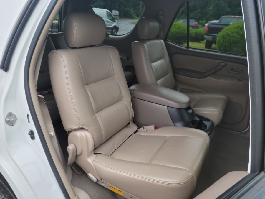 Used Toyota Sequoia SR5 4.7V8 4WD 3rd Raw W/Leather 2007 | Toro Auto. East Windsor, Connecticut Used Toyota Sequoia SR5 4.7V8 4WD 3rd Raw W/Leather 2007 | Toro Auto. East Windsor, Connecticut