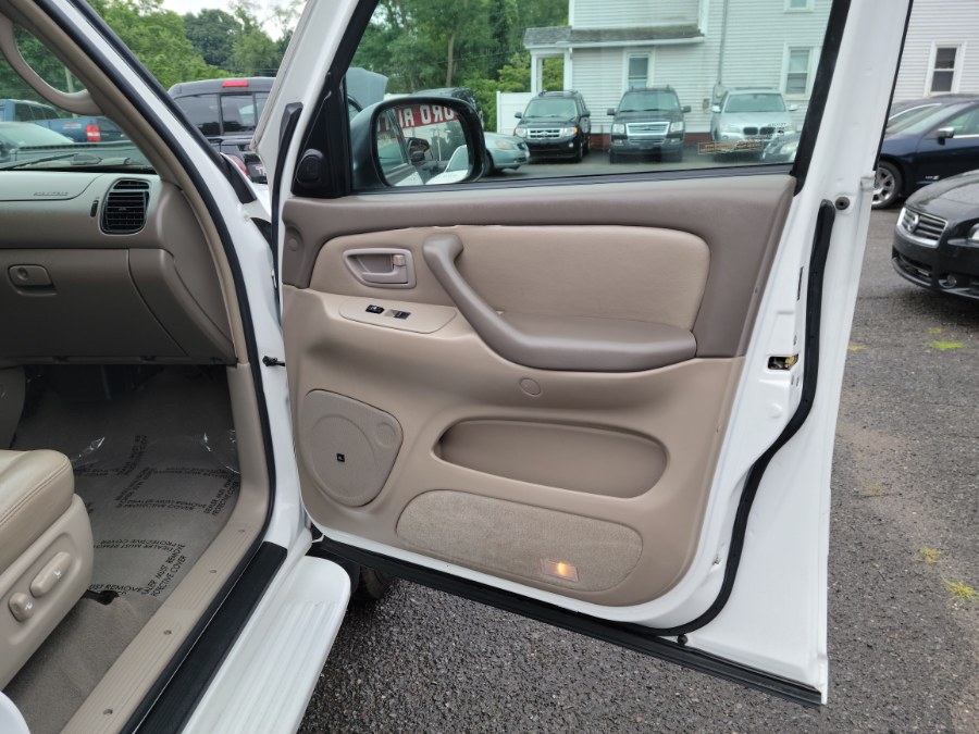 Used Toyota Sequoia SR5 4.7V8 4WD 3rd Raw W/Leather 2007 | Toro Auto. East Windsor, Connecticut Used Toyota Sequoia SR5 4.7V8 4WD 3rd Raw W/Leather 2007 | Toro Auto. East Windsor, Connecticut